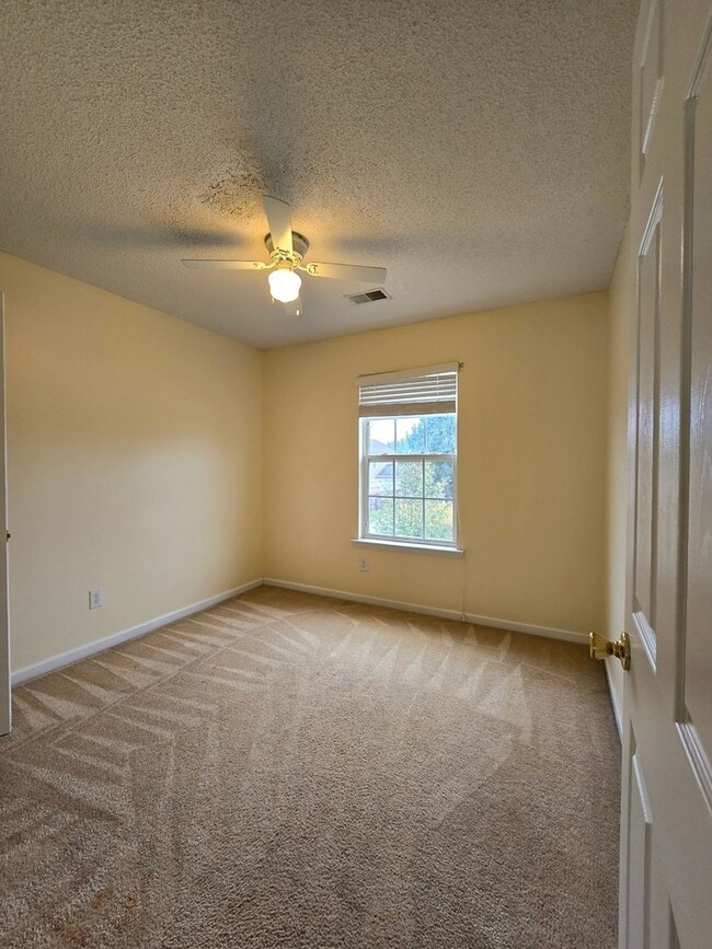Building Photo - 1601 Ruger Dr