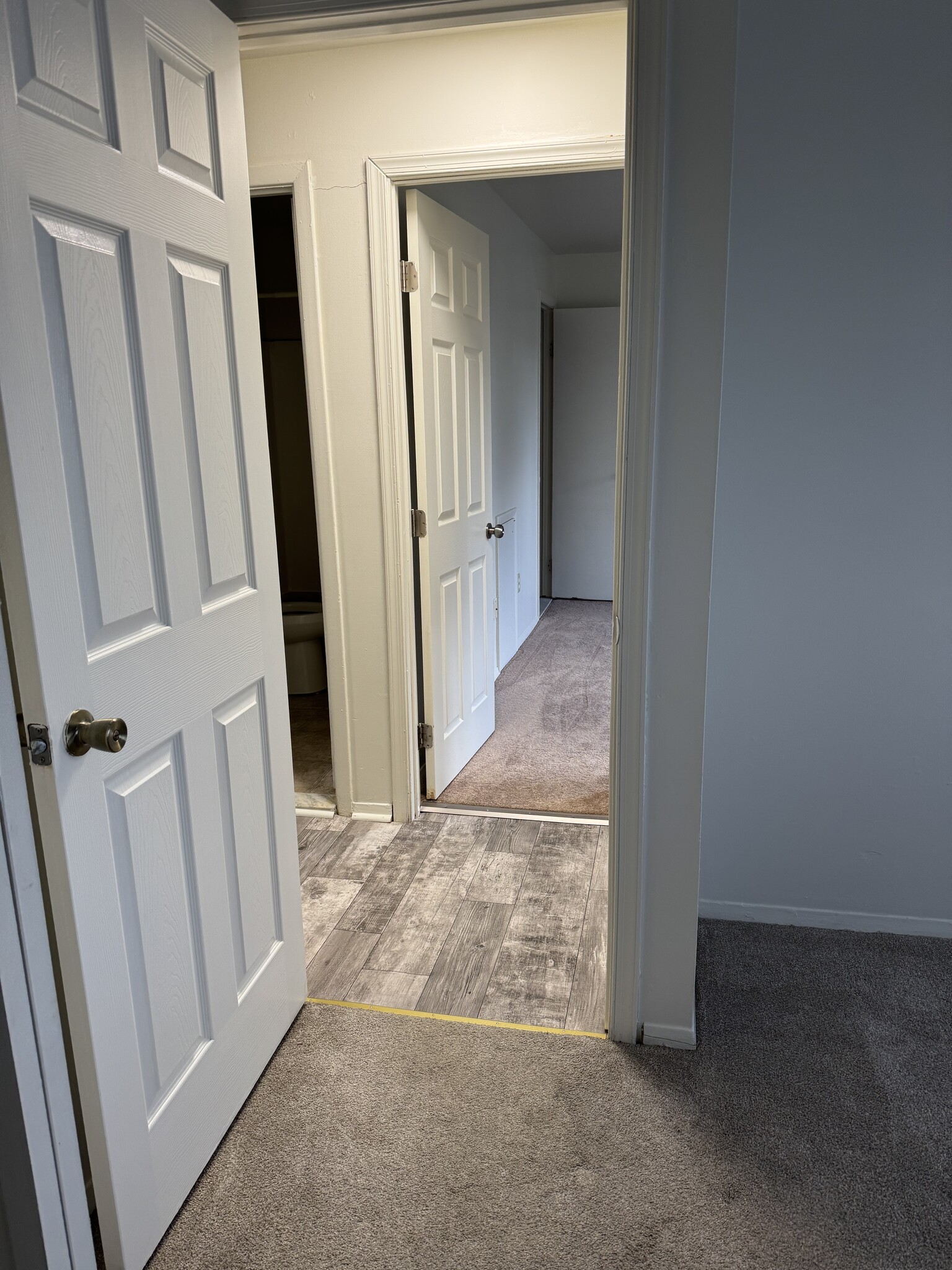 Building Photo - 1001 White Oak Rd