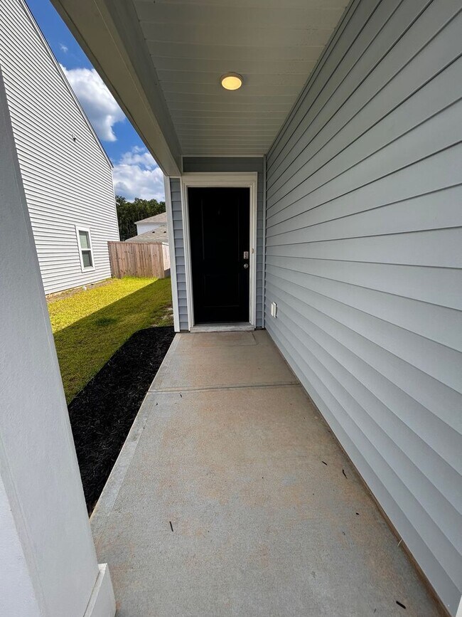 Building Photo - Spacious 3BR/2BA home in the Carnes area!