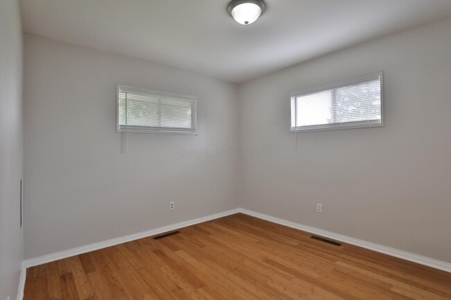 Building Photo - 2353 Hanna Dr