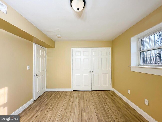 Building Photo - 4810 Quarles St NE