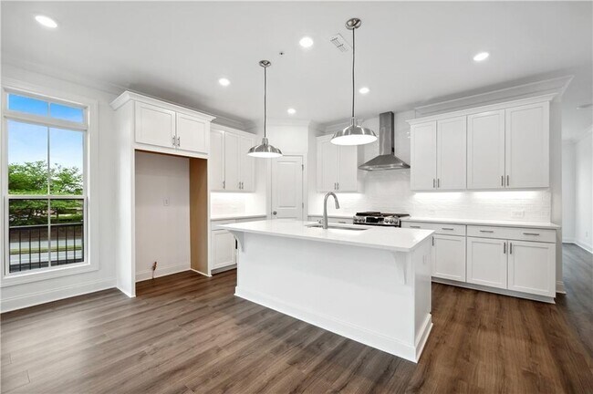 Building Photo - 124 Downing Dr