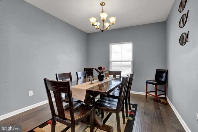 Building Photo - 1704 Scenic Manor Dr