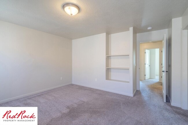 Building Photo - 3 Bedroom Townhome in Buena Vista Community