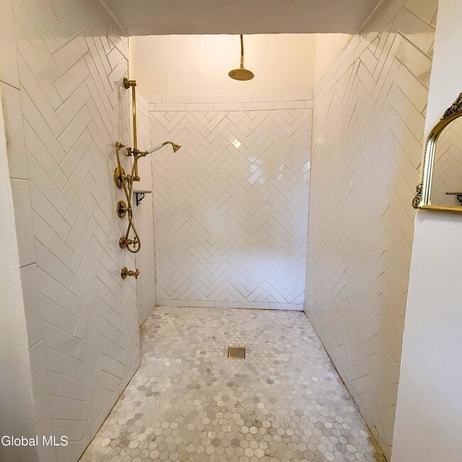 Building Photo - 199 2nd St