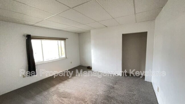 Building Photo - 242 E 17th Ave