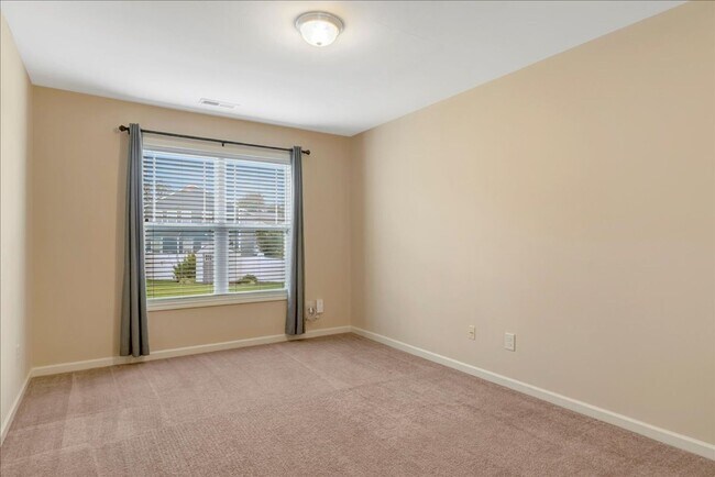 Building Photo - Updated Home with Fenced Yard in Massey Preserve