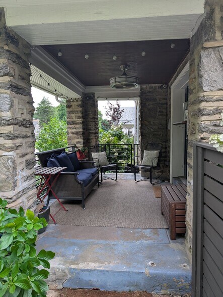 Building Photo - 7044 Lincoln Dr