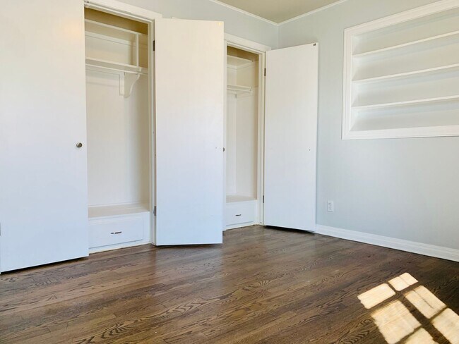 Building Photo - Awesome 3BD 2BA Home with HUGE Primary Bedroom in Lakewood Addition!!