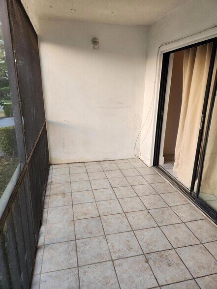 Screened Balcony - 517 Dotterel Rd