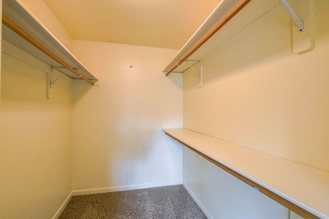 Building Photo - Beautiful 3 bed/2.5 bath single family hom...