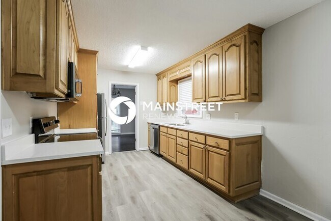 Building Photo - 5 Bedroom Pet-Friendly Home in LIBERTY, MO...