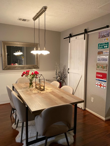 Building Photo - 2379 Briarwest Blvd