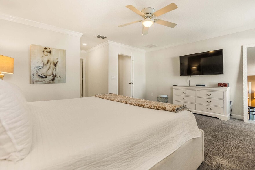 Building Photo - 4718 Kings Castle Cir