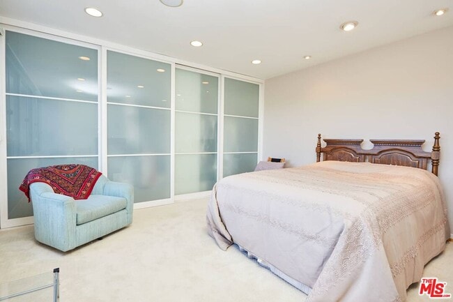 Building Photo - 865 Comstock Ave