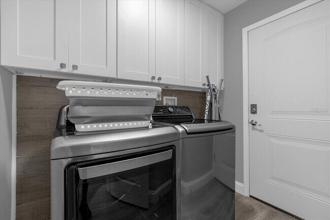 Building Photo - 2820 Smithfield Dr
