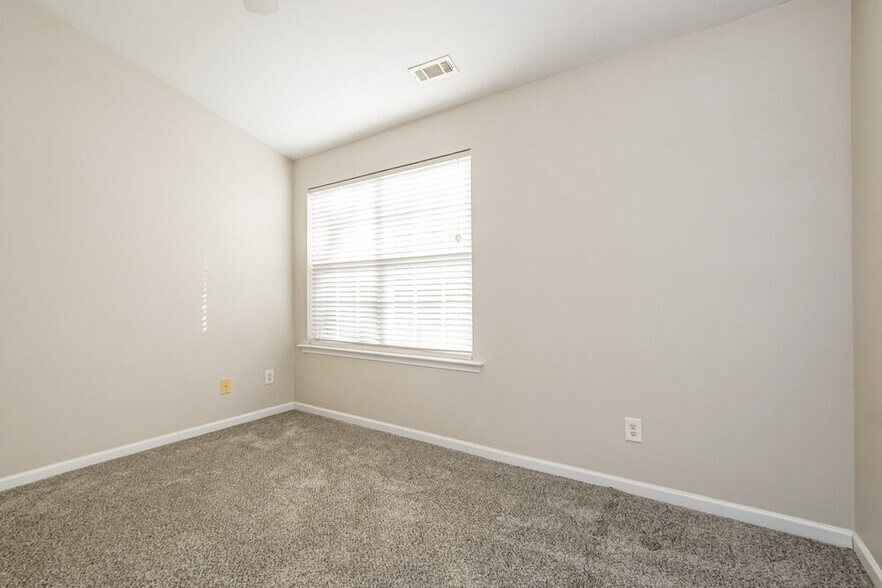 Building Photo - 7830 Averette Field Dr