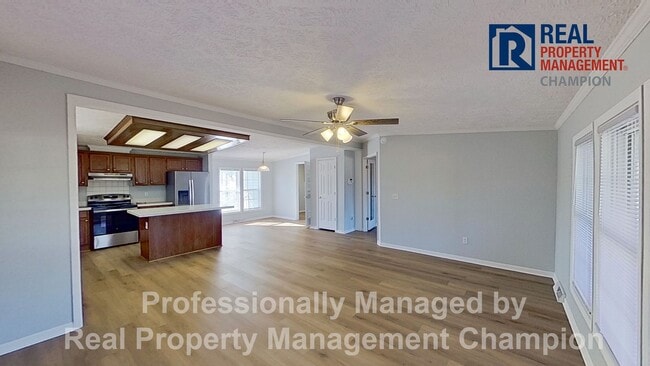 Building Photo - Spacious 3 BD/2.5 BA Home w/New Flooring and Fresh Paint