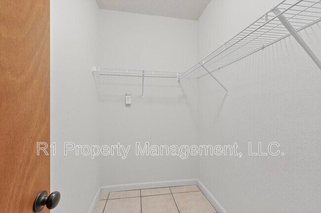 Building Photo - 222 Shannon Pl NW