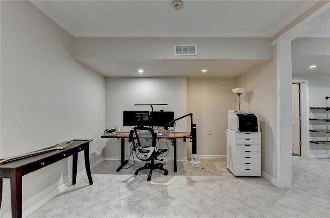 Building Photo - 355 Gaines Oak Way