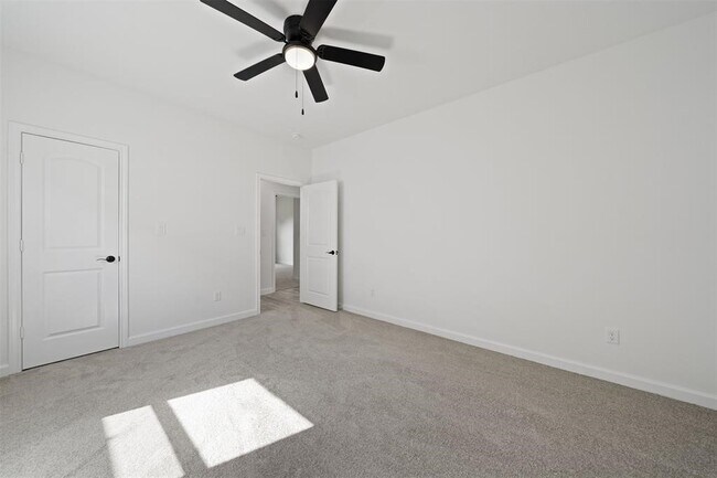 Building Photo - 1071 St Clair St