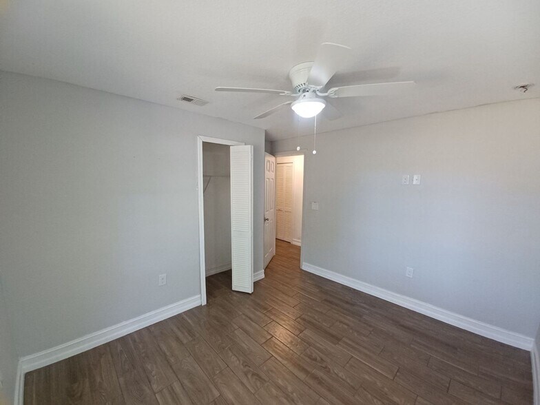 Building Photo - Priced to Rent 3/2 in Fort Myers