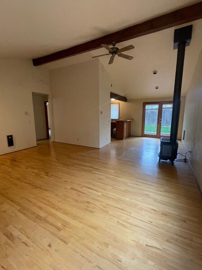 Building Photo - NW BEND Bungalow