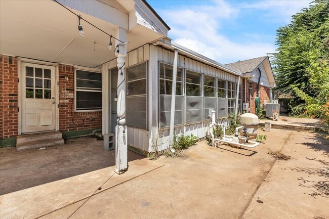 Building Photo - 3600 Sunvalley Dr