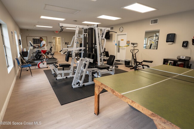 Building Photo - 605 Saint Albans Court