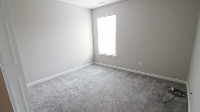 Building Photo - Great 3/2.5 East Durham Home with Fenced in Yard!