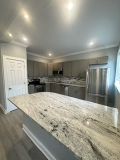 408 #3 kitchen counter - 404 Armada Rd S
