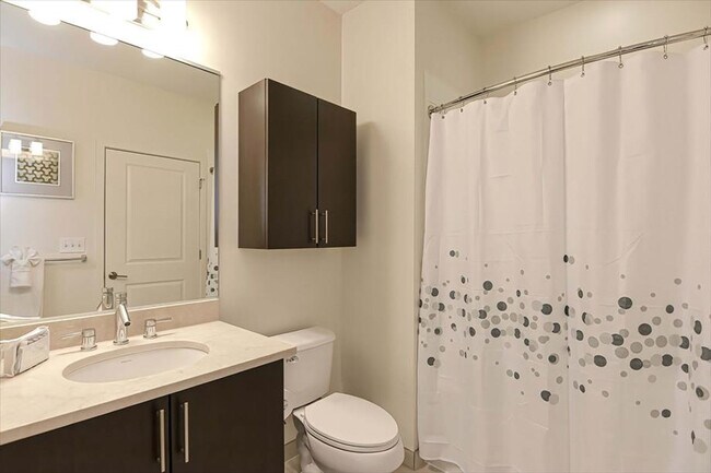 Building Photo - 40 E Pier Dr