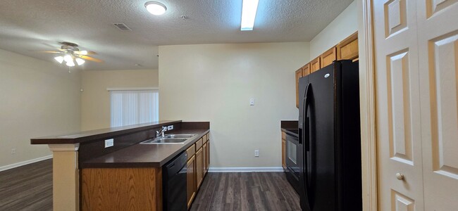 Building Photo - Willow Ridge - Ground Level Condo