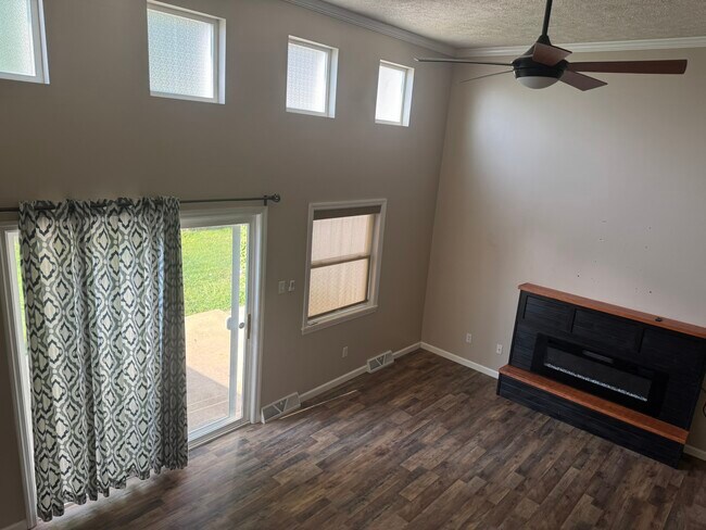 Building Photo - 205 Prairie Ct