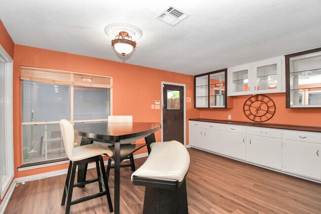 Building Photo - 2510 Hilton Head Dr