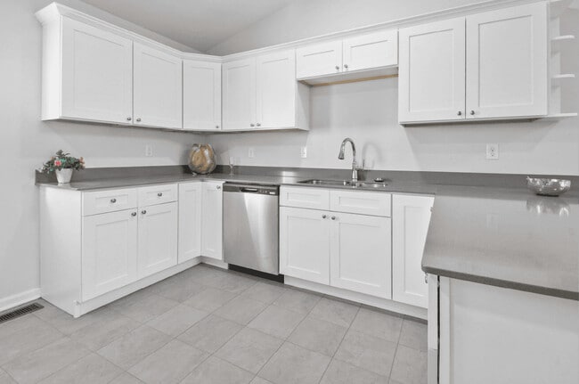 Building Photo - 3123 W 82nd Pl