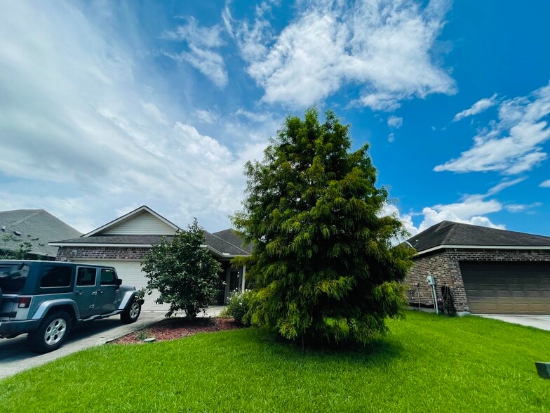 Building Photo - 4422 Bay View Dr