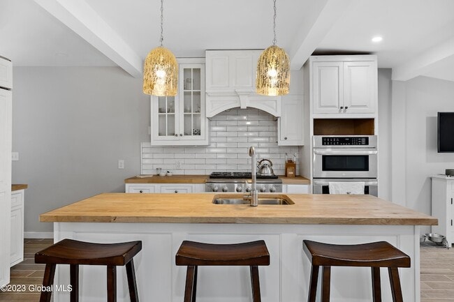 Building Photo - 10 Marion Pl