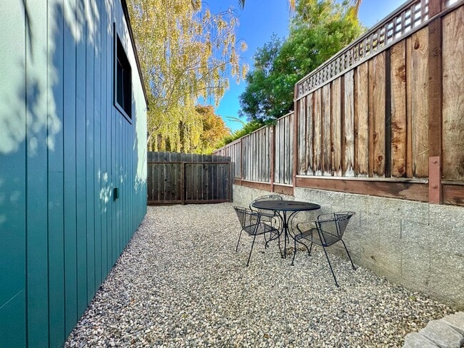 Building Photo - Newly Built 2 Bedroom 2 Bath Single Level ...