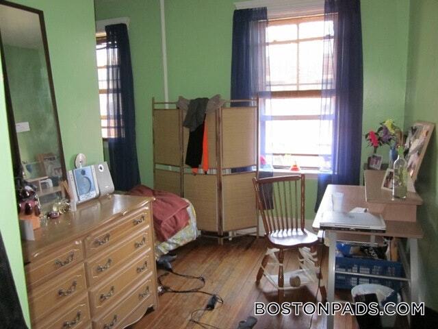 Building Photo - 447 Park Dr