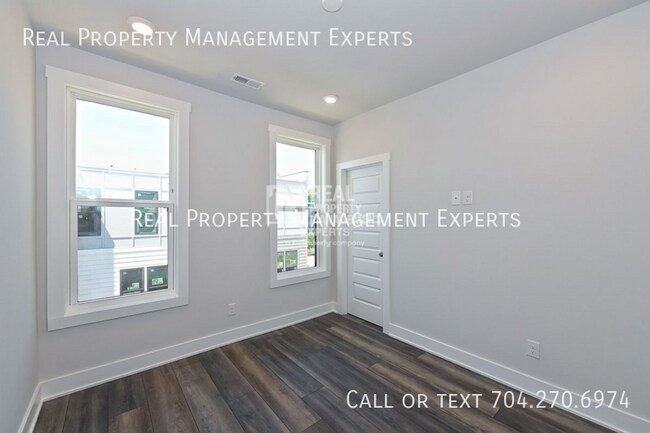 Building Photo - 2140 Terwilliger Terrace