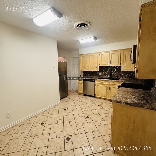 Building Photo - 2237 11th St