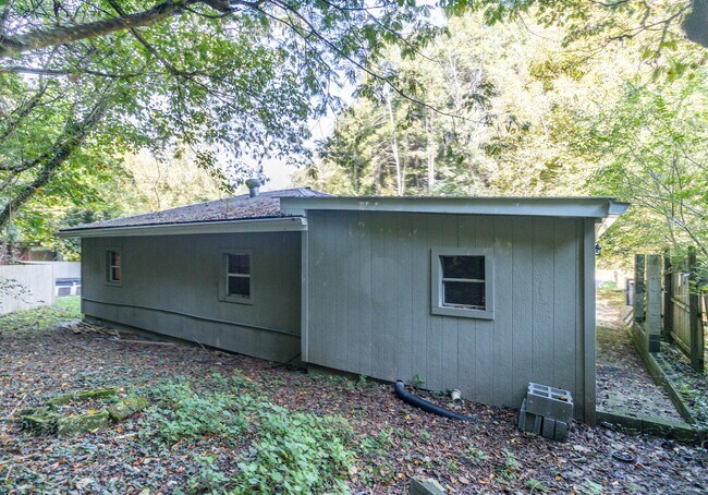 Building Photo - 814 Gnatty Branch Rd