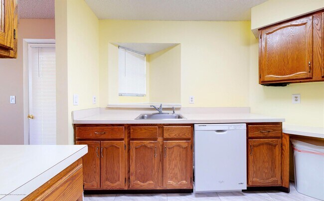Building Photo - 1019 Waters Edge Dr