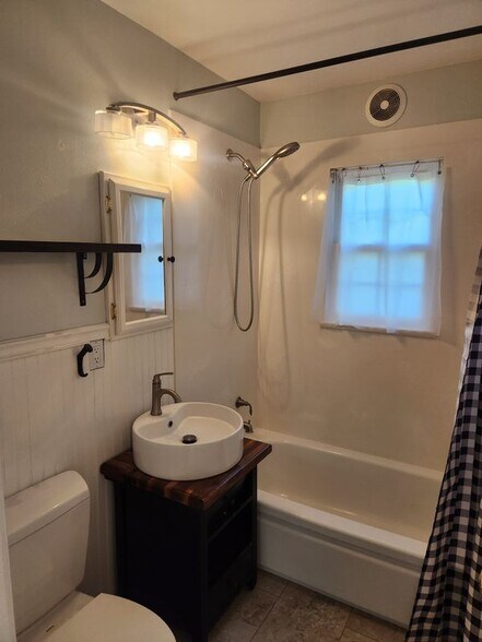 Building Photo - 4118 Cobblestone Dr