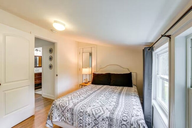 Building Photo - 1518 Riverside Ave