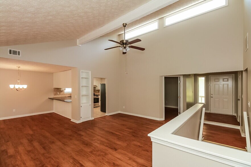 Building Photo - 10897 Morning Dove Dr