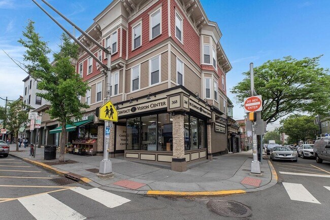 Building Photo - 120 Bowers St