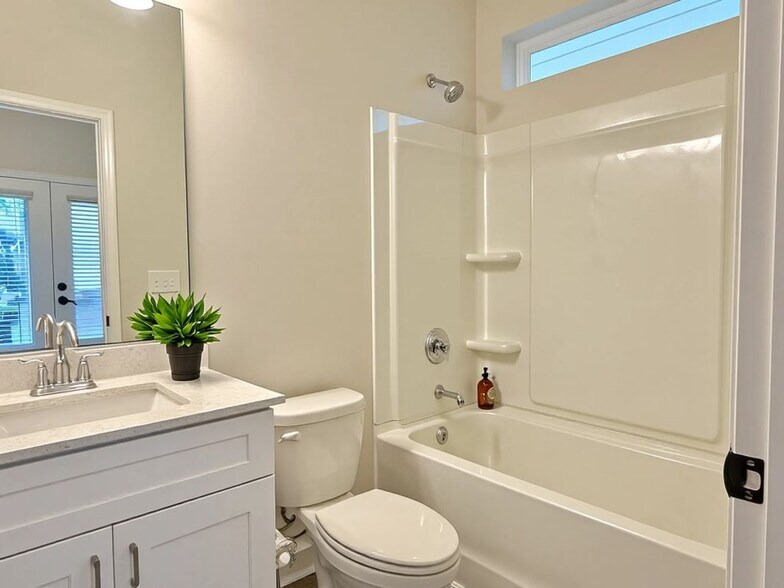 Building Photo - 2587 Ocean Dr NW