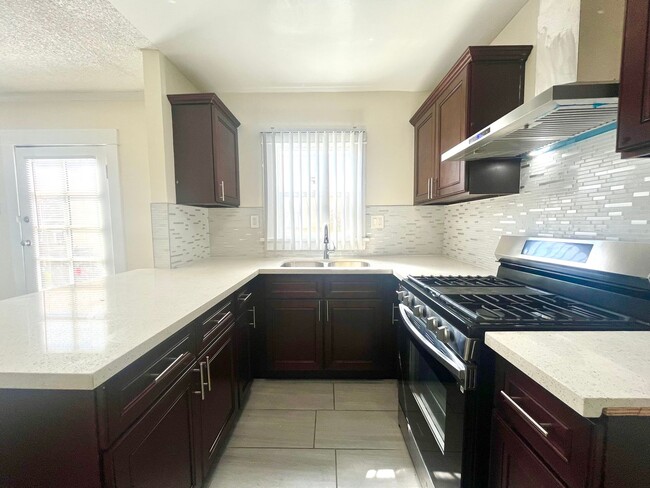 Building Photo - BELLA APARTMENTS: Updated 1 Bedroom Apartment